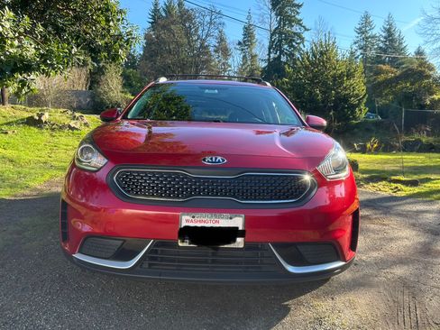 Used 2019 Kia Niro LX image 2