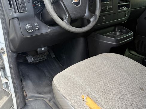 Used 2009 Chevrolet Express 2500 RWD image 12