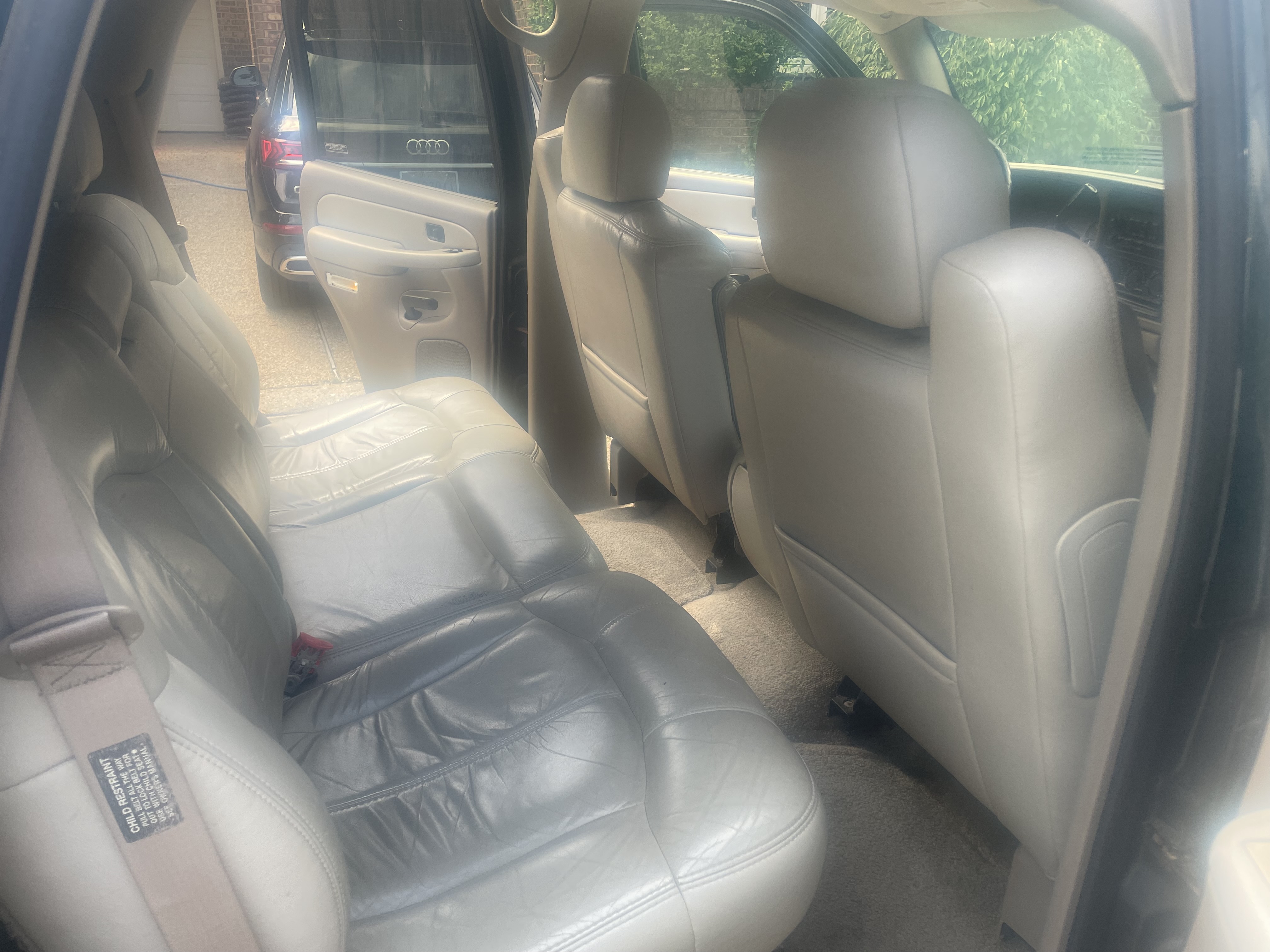 Used 2001 Chevrolet Tahoe LT w/ LT Preferred Equipment Group AWD/4WD image 10