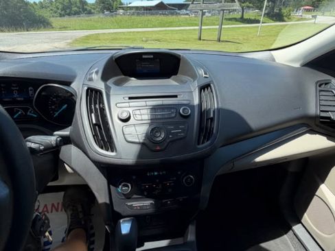 Used 2017 Ford Escape SE FWD image 15