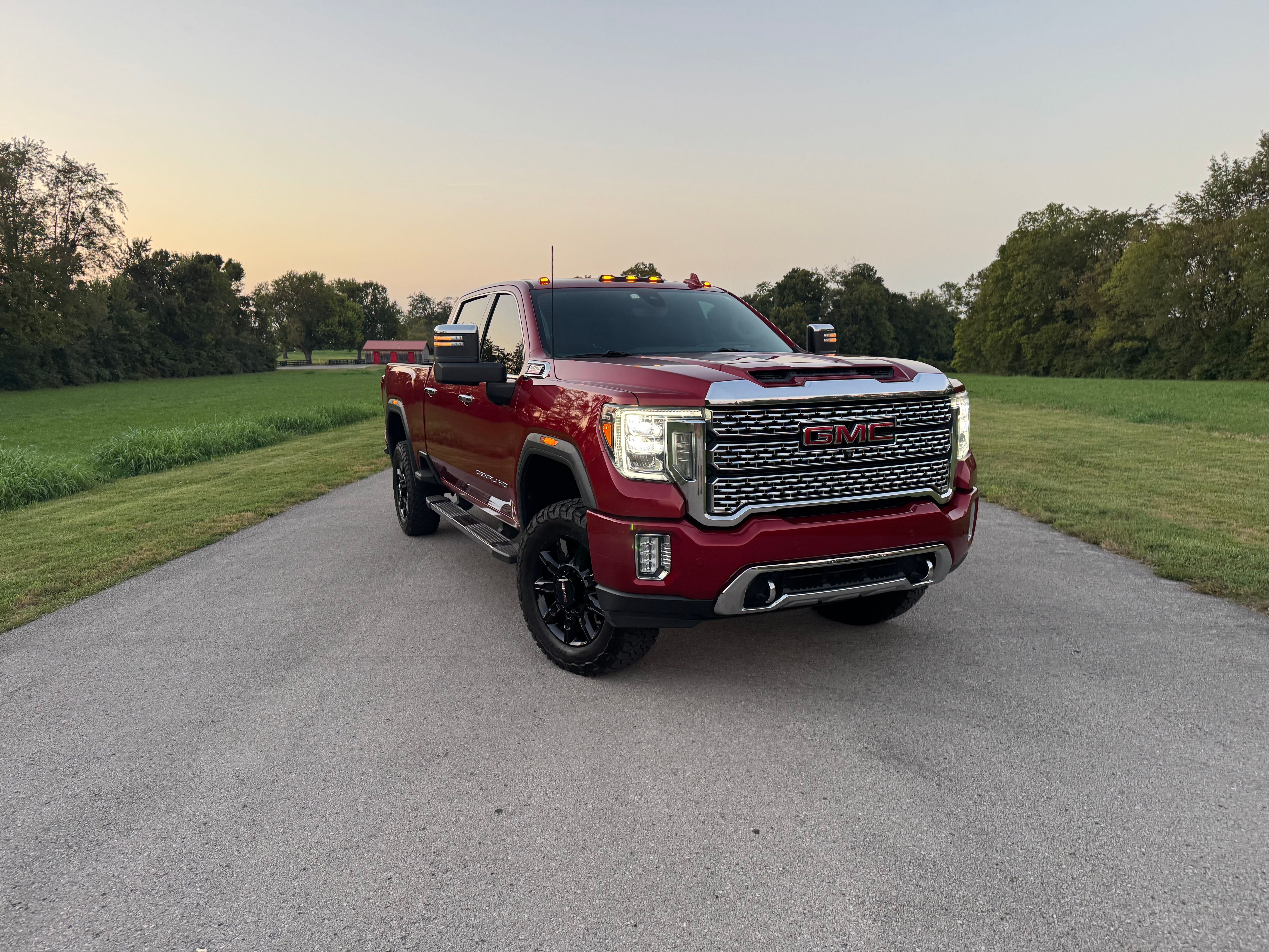 Used 2023 GMC Sierra 2500 Denali w/ Denali Ultimate Package AWD/4WD image 10