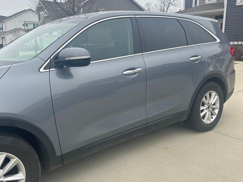 Used 2020 Kia Sorento LX image 5