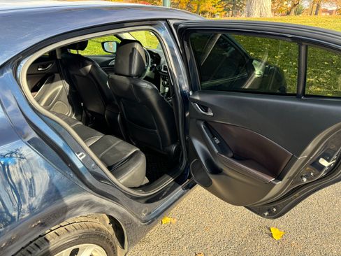 Used 2017 MAZDA MAZDA3 Touring image 12