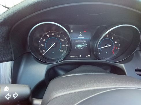 Used 2019 Jaguar XF Premium image 23