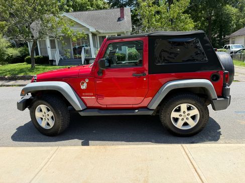 Used 2011 Jeep Wrangler Sport AWD/4WD image 2