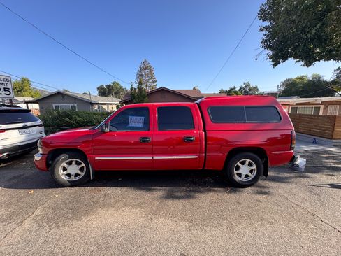 Used 2004 GMC Sierra 1500 SLE RWD image 1