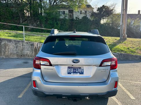 Used 2017 Subaru Outback 2.5i Premium image 8