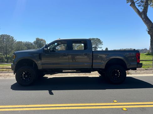 Used 2019 Ford F250 Lariat w/ Lariat Ultimate Package AWD/4WD image 12
