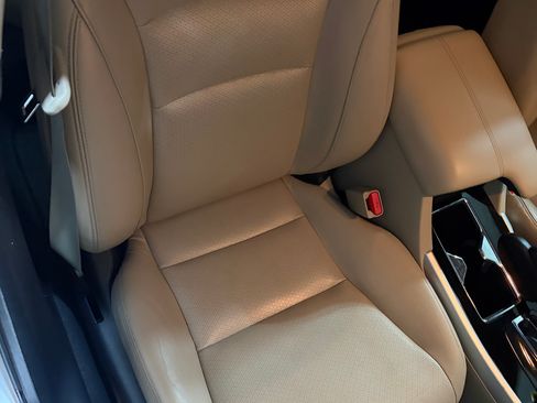 Used 2017 Honda Accord Touring image 14