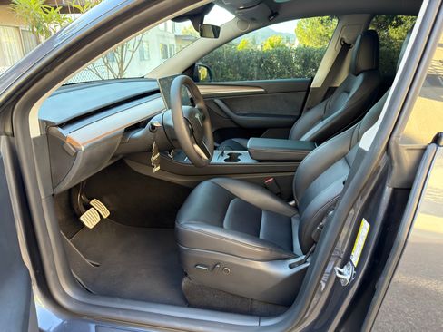 Used 2023 Tesla Model Y Performance image 10