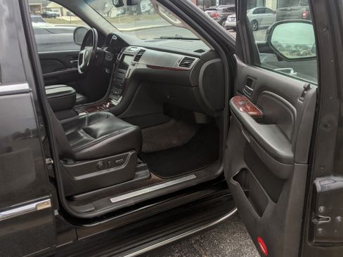 Used 2008 Cadillac Escalade ESV AWD image 21