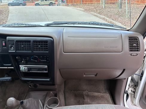 Used 1999 Toyota Tacoma 2WD Xtracab image 18