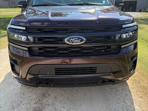 Used 2024 Ford Expedition Max Limited AWD/4WD image 1