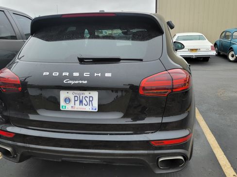 Used 2017 Porsche Cayenne Sport Utility 4D image 8