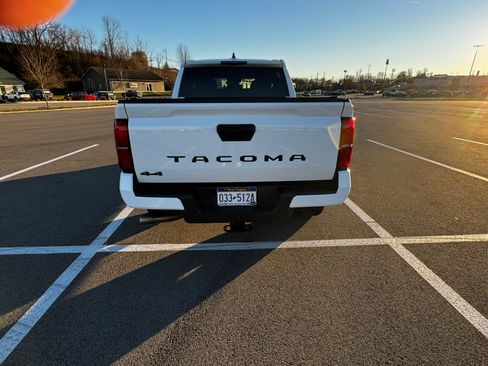 Used 2025 Toyota Tacoma TRD Sport AWD/4WD image 8