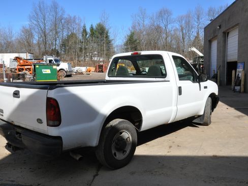Used 2004 Ford F250 XL image 5