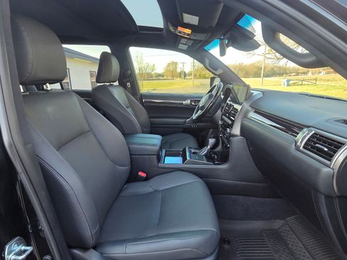 Used 2022 Lexus GX 460 Premium w/ Accessory Package image 24