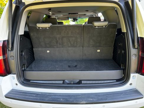 Used 2018 Chevrolet Tahoe LT w/ LT Signature Package image 4