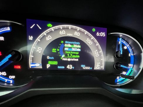 Used 2021 Toyota RAV4 SE w/ Weather & Moonroof Package image 10