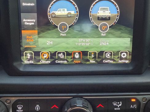 Used 2020 Jeep Gladiator Overland AWD/4WD image 30