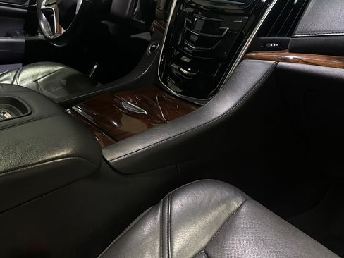 Used 2018 Cadillac Escalade Premium Luxury image 12