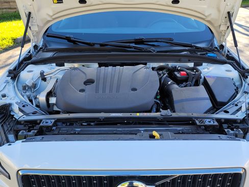 Used 2025 Volvo V60 B5 Cross Country Plus image 23