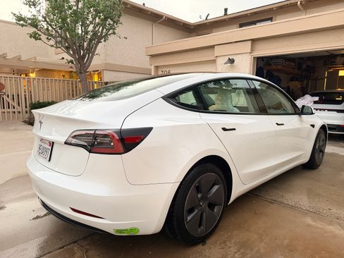 Used 2023 Tesla Model 3 Standard Range image 5