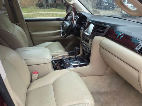 Used 2011 Lexus LX 570 4WD w/ Luxury Pkg image 16