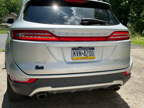 Used 2018 Lincoln MKC Premiere AWD/4WD image 2