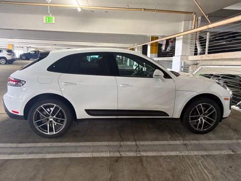 Used 2022 Porsche Macan AWD/4WD image 17
