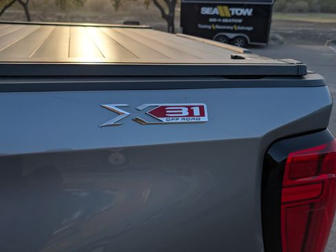 Used 2022 GMC Sierra 1500 SLT image 16