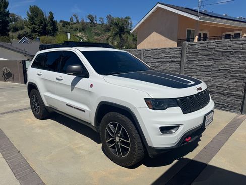 Used 2018 Jeep Grand Cherokee Trailhawk w/ Trailhawk Luxury Group AWD/4WD image 6