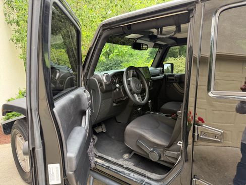 Used 2015 Jeep Wrangler Unlimited Sport AWD/4WD image 6