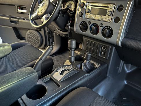 Used 2014 Toyota FJ Cruiser 4WD image 24