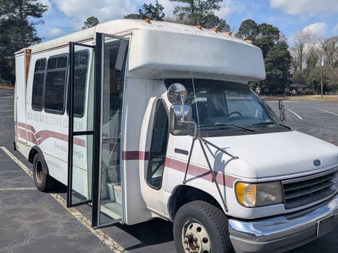 Used 1996 Ford E-350 and Econoline 350 image 4