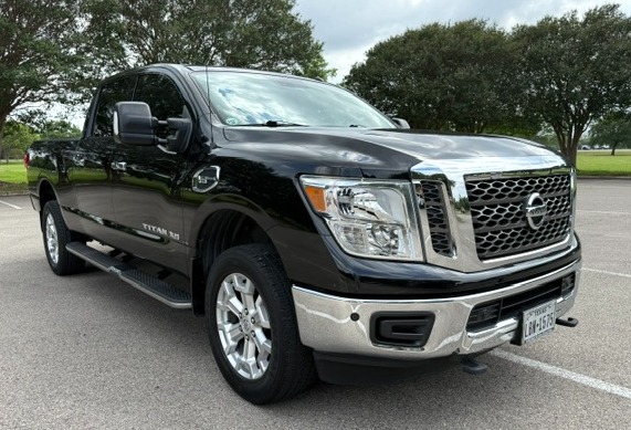 Used 2018 Nissan Titan SV w/ SV Convenience Package AWD/4WD image 1