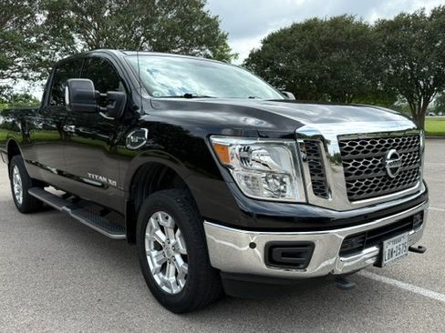 Used 2018 Nissan Titan SV w/ SV Convenience Package AWD/4WD image 1