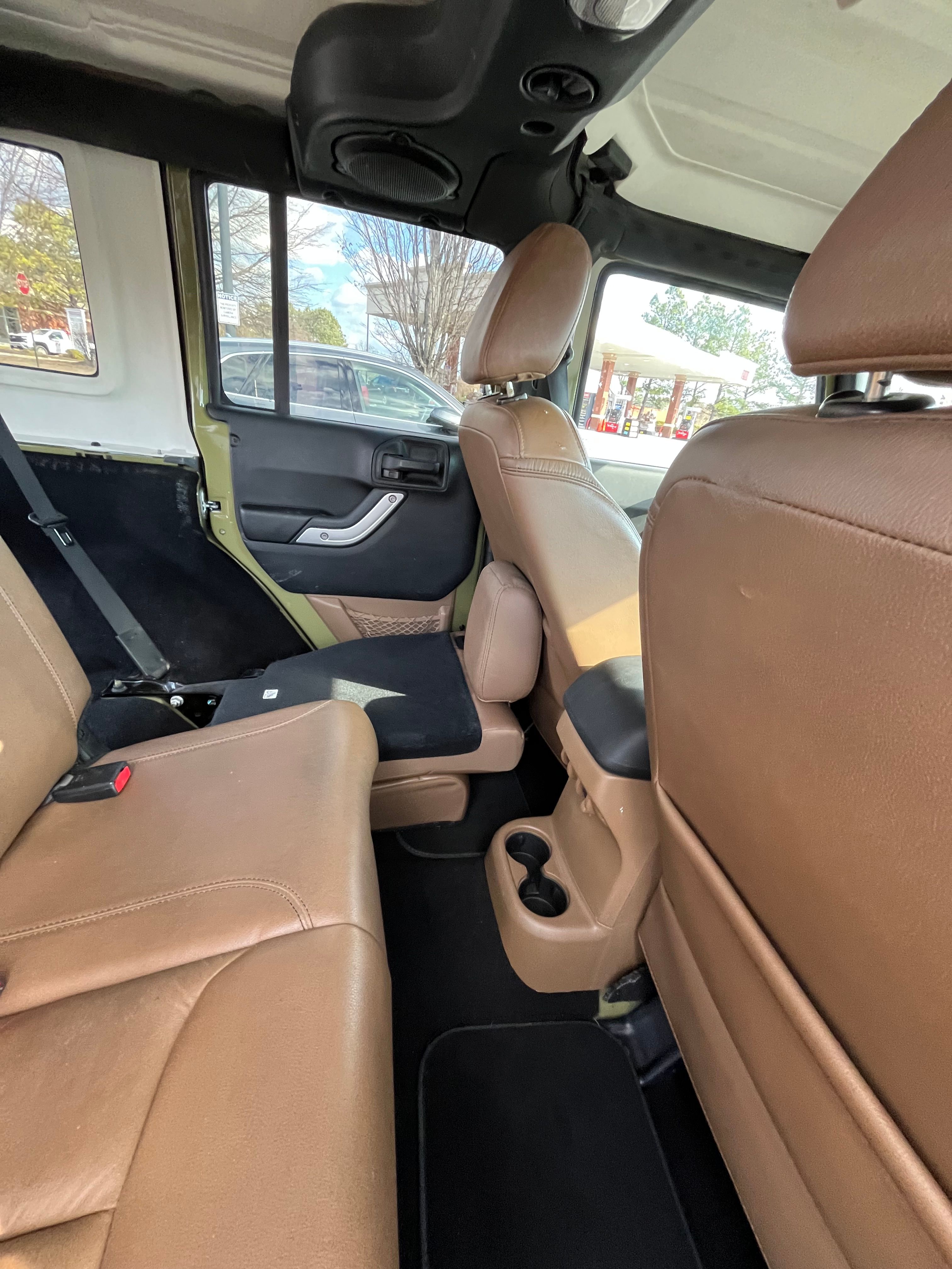 Used 2013 Jeep Wrangler Unlimited Rubicon w/ Connectivity Group AWD/4WD image 21