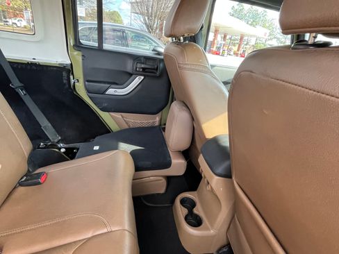 Used 2013 Jeep Wrangler Unlimited Rubicon w/ Connectivity Group image 22