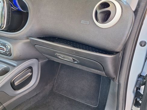 Used 2016 smart fortwo passion image 13