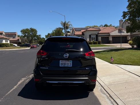 Used 2017 Nissan Rogue SV FWD image 5