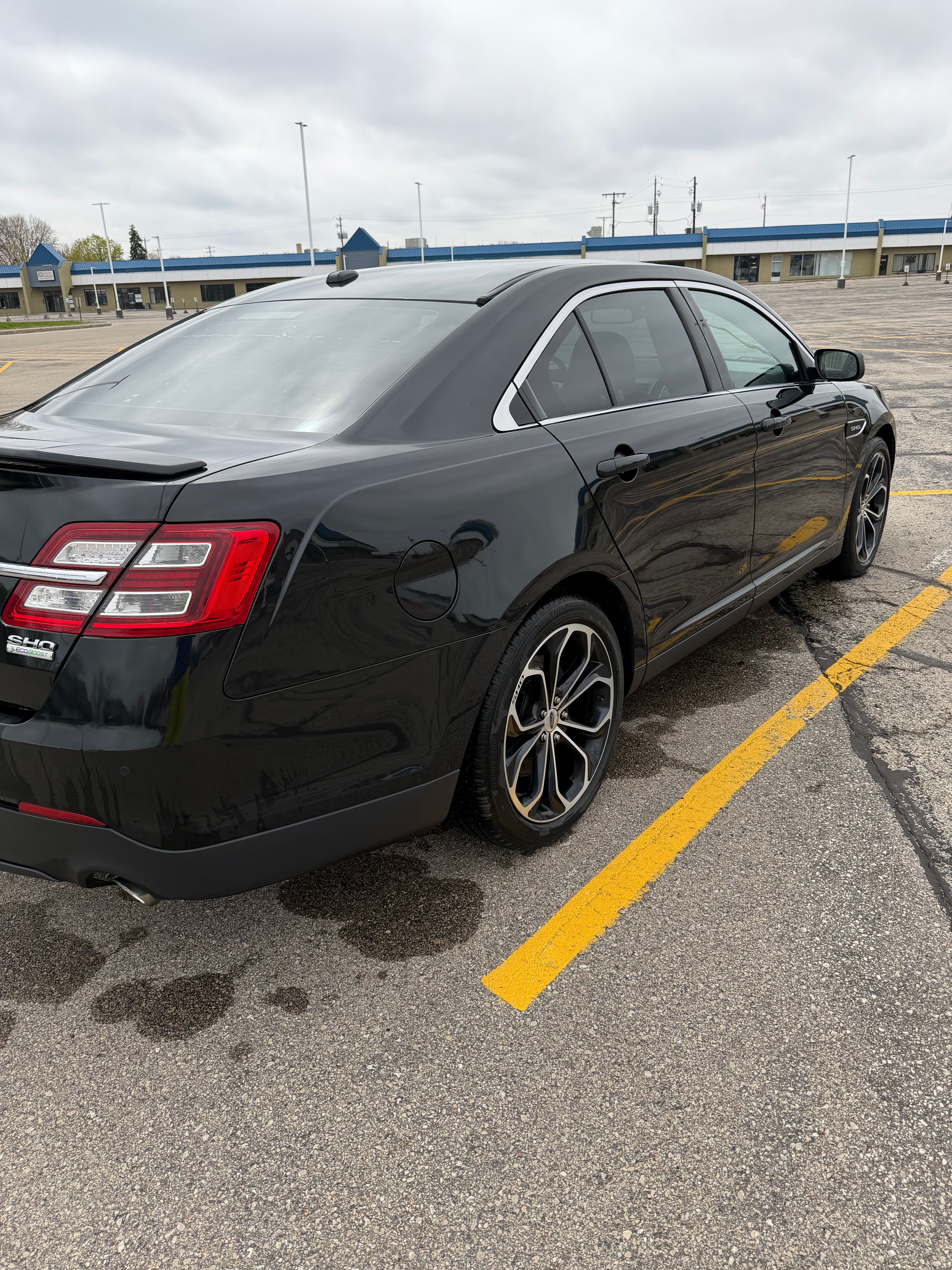 Used 2015 Ford Taurus SHO w/ Equipment Group 401A AWD/4WD image 11