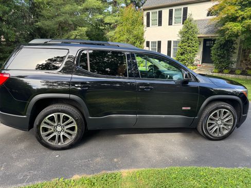 Used 2017 GMC Acadia SLT AWD/4WD image 8
