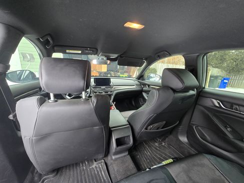 Used 2018 Honda Accord Sport image 11