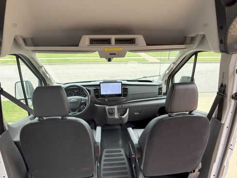 Used 2022 Ford E-Transit 148 High Roof Extended image 13