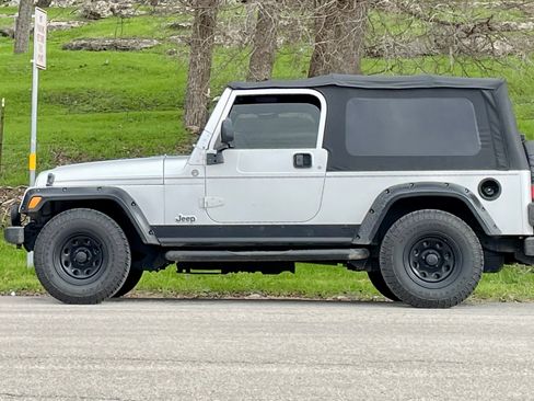 Used 2005 Jeep Wrangler Unlimited w/ Security Group AWD/4WD image 1