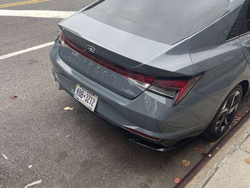 Used 2023 Hyundai Elantra Limited image 11