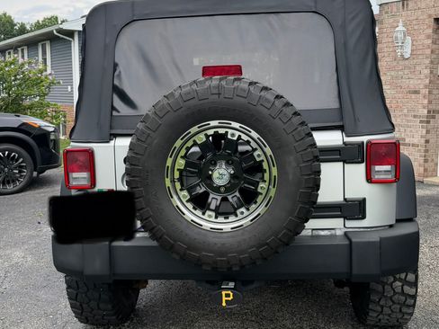 Used 2008 Jeep Wrangler Unlimited Rubicon w/ Dual Top Group AWD/4WD image 6