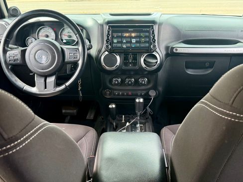 Used 2014 Jeep Wrangler Unlimited Rubicon w/ Connectivity Group image 10