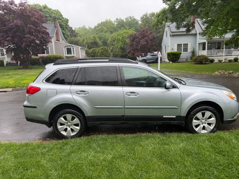 Used 2012 Subaru Outback 2.5i Premium AWD/4WD image 4